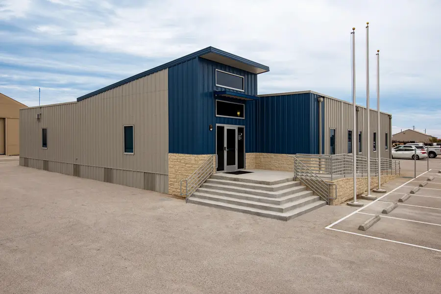 Relocatable modular building