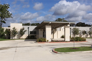 St_Joseph_Urgent_Care_Exterior-2011-08-12-50d-img_9884-cropped300x200